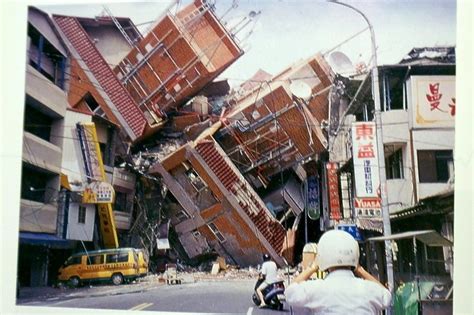 The site owner hides the web page description. 921地震有多可怕？當年家住重災區的網友「驚悚回憶被喚起」翻出老照片：學會辨別屍臭味