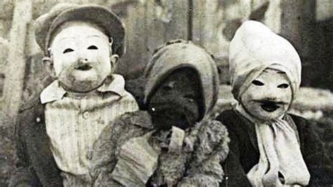 15 Disturbing Vintage Halloween Pictures That Will Creep