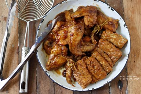 Some recipes also include sweetened condensed milk.the dough is repeatedly kneaded, flattened, oiled, and folded before proofing, creating layers. Coba-Coba Yuk.....: AYAM GORENG BUMBU BACEM