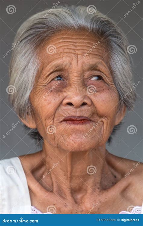 De Oude Aziatische Vrouw Van Het Portret Stock Foto Image Of Hoofd