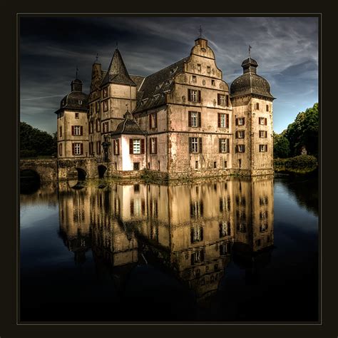 Please call us on +49 40 227 217 0. Wasserschloss Haus Bodelschwingh Foto & Bild | architektur ...