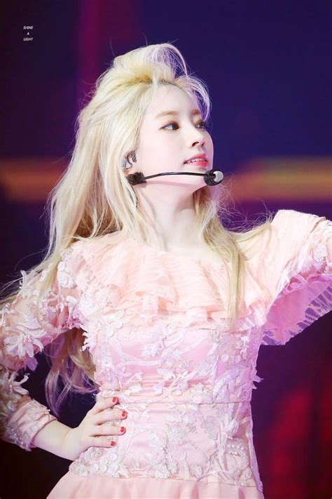 These 30 Photos Of Twice Dahyuns Side Profile Make Her Ethereal