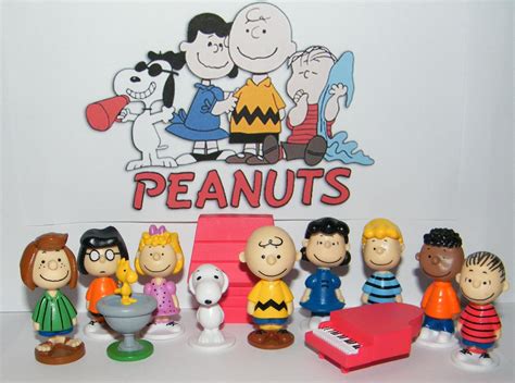 Peanuts Movie Classic Characters Toy Figure Set Of 13 With Snoopy