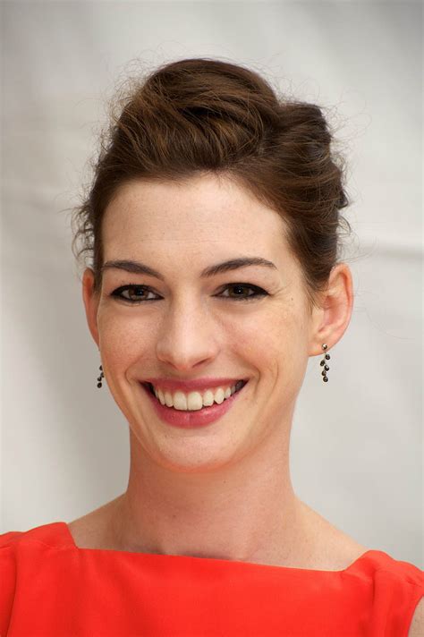 Anne Hathaway “one Day” Press Conference In New York August 9 Anne
