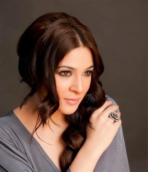 gorgeous pakistani actress ayesha omar pictures