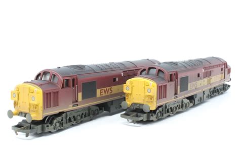 Hornby R2255 Po04 Class 37 Double Pack 37174 And 37298 In Ews Livery One