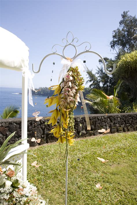 The Palms Cliff House Inn Hawaii-- Decorations | Hawaii decorations, Cliff house, Table decorations