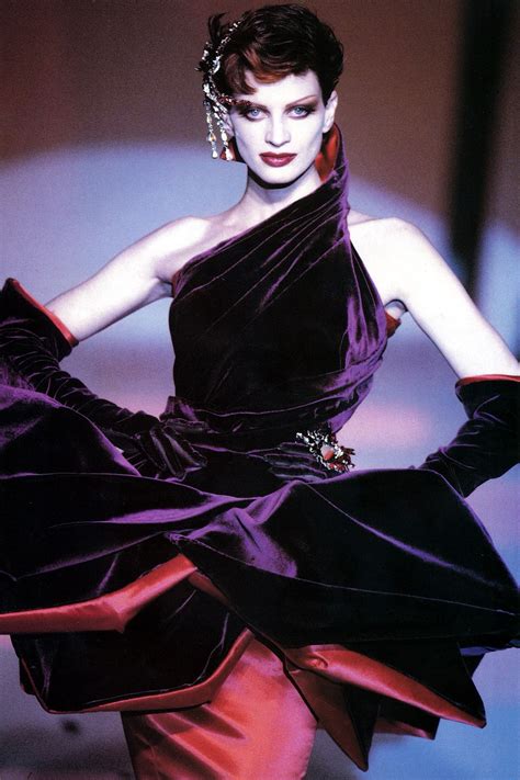 Kristen Mcmenamy At Thierry Mugler Fw 1992 ” News Fashion Fashion Week High Fashion Couture