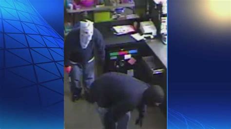 Thief Steals Thousands Of Dollars Worth Of Jewelry From Radcliff Pawn Shop