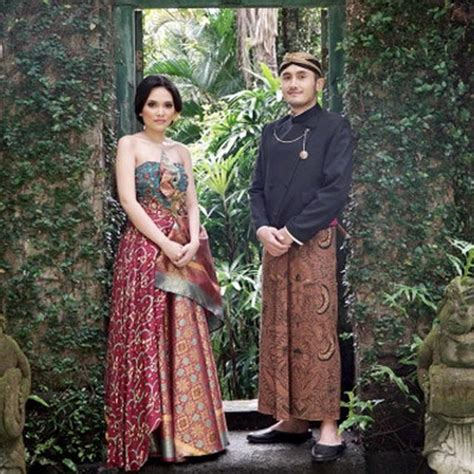 Itu dia sepuluh inspirasi foto prewedding ala abel cantika dan rayhan rafi. Hebat Prewedding Tradisional Jawa | Gallery Pre Wedding