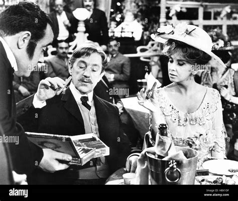 HOTEL Paradiso à partir de la gauche Alec Guinness Gina Lollobrigida Photo Stock Alamy