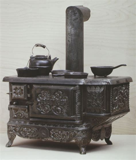 La leña es la madera utilizada para hacer fuego en estufas, chimeneas o cocinas. Cocina (artefacto) - Wikipedia, la enciclopedia libre