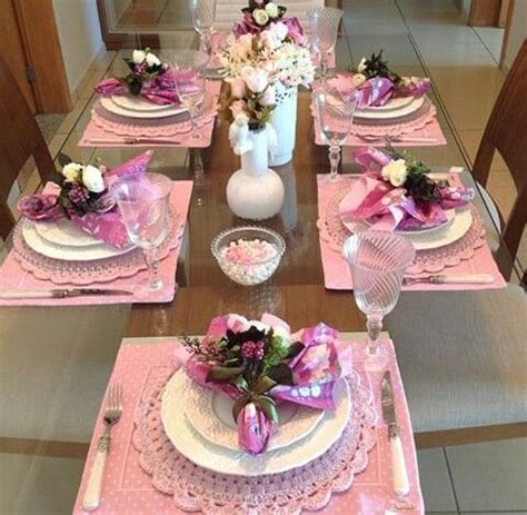 Mesa posta na cor rosa Mesa posta para jantar Decorações de mesa