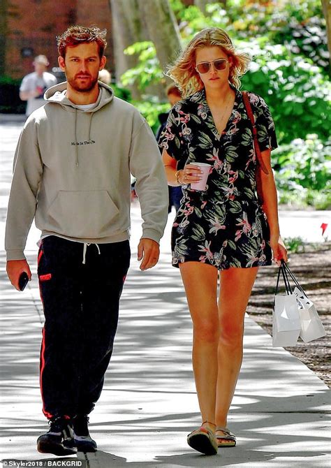 New Couple Alex Pettyfer And Toni Garrn Stroll In Nyc After Romantic
