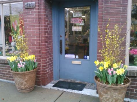 If you're looking to impress with fresh flowers in the woodlands, tx, rainforest flowers is the right florist for you. Flower Shop Front Door in Florissant, MO | Dooley's ...