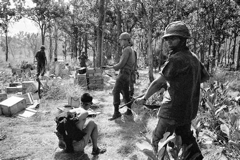Vietnam War 1965 Battle Of Ia Drang American Soldiers Gu Flickr