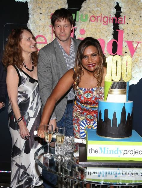 fun day for mindy mindy kaling celebrates 100 episodes of the mindy project