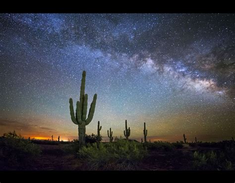 Milky Way Over The Desert In Arizona Storm Chaser Captures Phenomenal