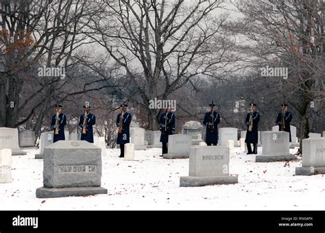 Winter Funeral 21 Gun Salute Hi Res Stock Photography And Images Alamy