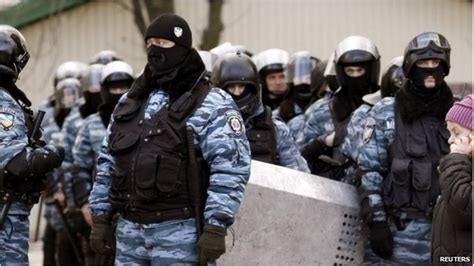 Ukraine Disbands Elite Berkut Anti Riot Police Bbc News