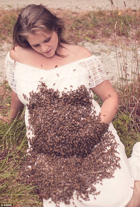 pregnant ohio mom poses for shoot with 20 000 bees daily mail online