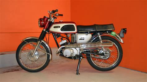 When you open a cycle gear store make sure that you provide almost all the cycle gears customers will more likely look for. 1968 Yamaha 125 | U6 | Harrisburg 2015
