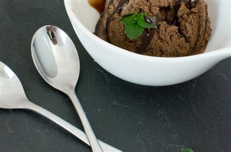 After eight verbindet eine zartschmelzende pfefferminzcreme mit einem überzug aus intensiver zartbitterschokolade. Aftereight Eis — Rezepte Suchen