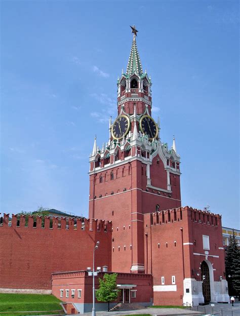 Spasskaya Tower On Kremlin Wall In Moscow Russia Encircle Photos