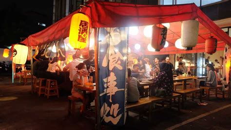 Siapa sih yang tidak kenal dengan sushi? Tanpopo, Tempat Makan Jepang Konsep Tenda yang Bikin ...