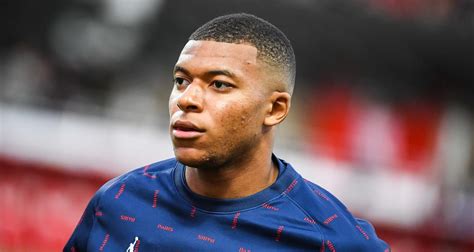 psg real madrid leonardo ne ferme pas la porte à un transfert de mbappé