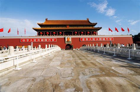 Tiananmen Square China Historical Symbol Traveler Corner