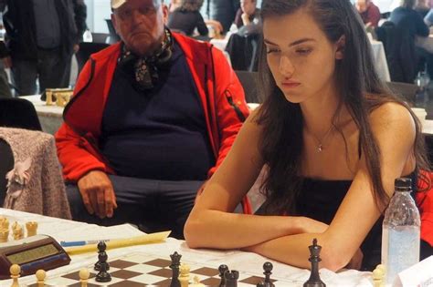 Foto Superba Alexandra Botez E Revelația șahului American După Succesul Seriei „gambitul Damei”