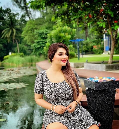 Khushi Gadhvi Instagram Influencer And Blogger Who Slays With Curves Vrgyani News And Media