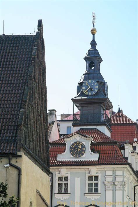 Staronová synagoga is a historický, synagogue (en), listed building / architectural heritage (en), 13th century construction (en) located at červená in praha. La Haute Synagogue, Hôtel de Ville, Josefov - Praga ...