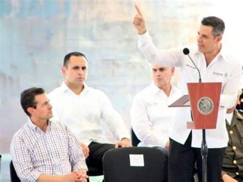 Gobernador De Oaxaca Se Equivoca Frente A Epn Dice Abrido”