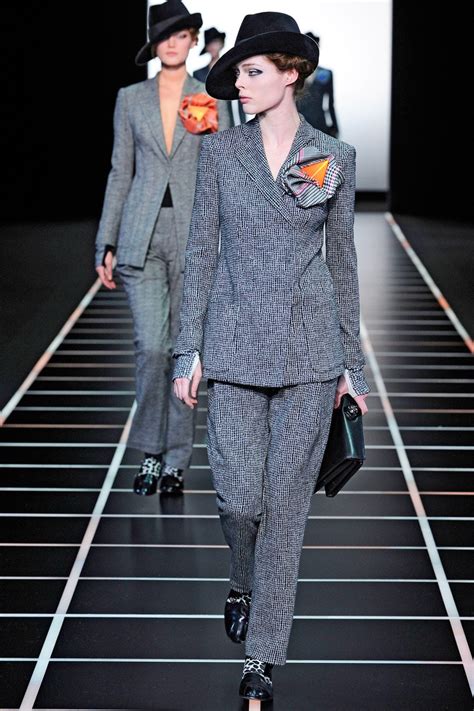 Giorgio Armani Fal 2012 — Runway Photo Gallery — Vogue Vogue