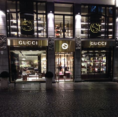 Gucci Store Oslo Norway Gucci Store Luxury Store Shop Window Design
