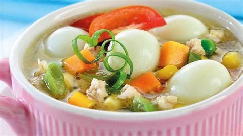 Sayur sop termasuk salah satu masakan masyarakat di indonesia dengan bumbu yg simple dan. Resep Sup Ayam Telur Puyuh - Lifestyle Fimela.com