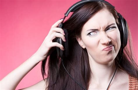 How To Fix Static Noise In Headphones Audioviser