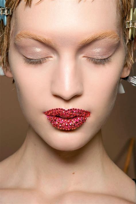 Pat Mcgrath 18 Most Beautiful Runway Makeup Looks Catwalk Makeup Runway Makeup Pat Mcgrath