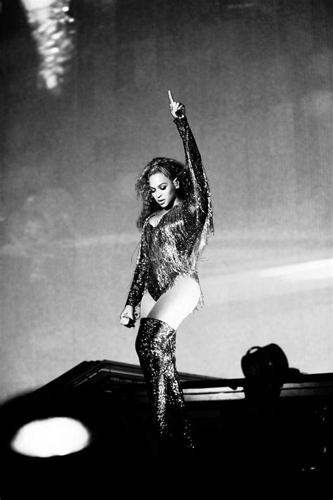 Girlsluvbeyonce“on The Run Tour Ii Buffalo Aug 18” Beyonce Outfits Beyonce Style Concert