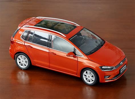 118 Scale Volkswagen Vw Golf Sportsvan Orange Diecast Car Model Car