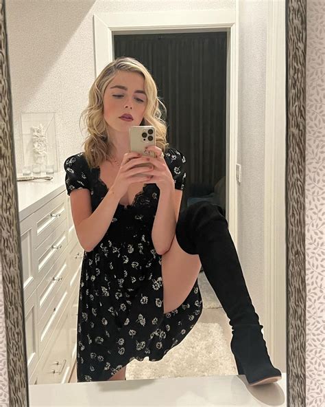 Sexy Mirror Selfie Kiernanshipka