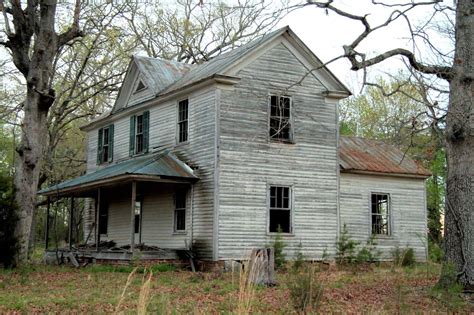 Pin By Emanuela Zappacosta On Capture Abandoned Farm Houses Old