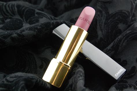 There are 51 shades in our database. Chanel Rouge Allure Velvet lipstick in L'Adoree review ...