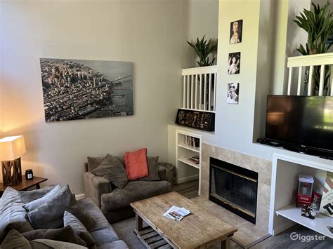 Luxury Suburban Townhome plenty of Natural Light | Rent this location