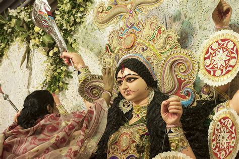5 Best Ways To Experience Kolkatas Durga Puja Festival