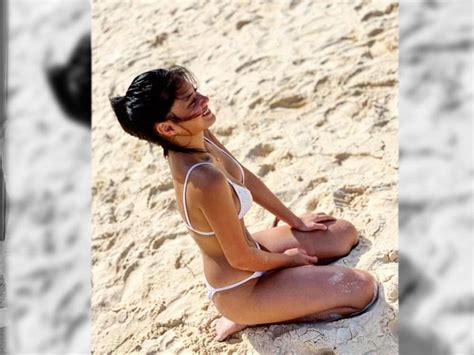 Look Bianca Umali Flaunts Flat Tummy In New Bikini Photo