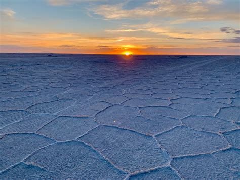 Il Salar de Uyuni è il deserto di sale più grande del mondo: quando è