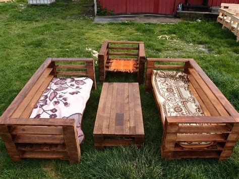 This article is going to help you with that. Wood Pallet Garden Furniture Set | Деревянные поддоны ...